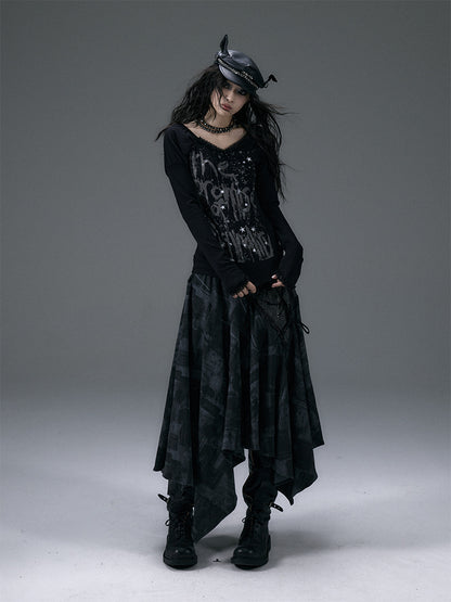 Schwarzes Top mit V-Ausschnitt und schimmernder Sternspitze