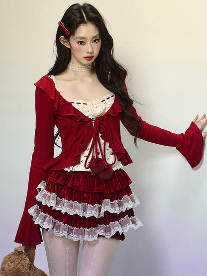 Roter kurzer Cardigan mit V-Ausschnitt, selbstbindenden Trägern und Rüschenbesatz