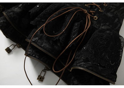 Schwarzer Stufenrock mit Spitzenbesatz und Schnürdetails