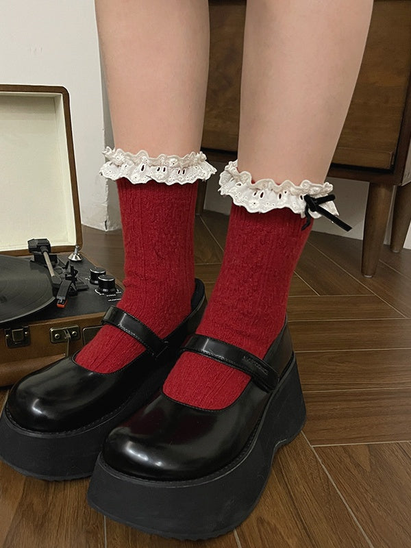 Rote süße Wadensocken mit Spitzenbesatz und Schleife