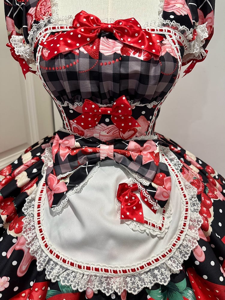 XXL-Büstenschürze mit Karomuster für 96–111 cm, Muster: Schwarz, Erdbeere, süßes Kleid, Ausverkaufsgröße, Sommer und Lolita