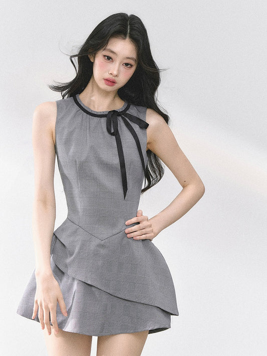 Ärmelloses Kleid Grau Basken-Taille Selbstbinden Ausschnitt Mini