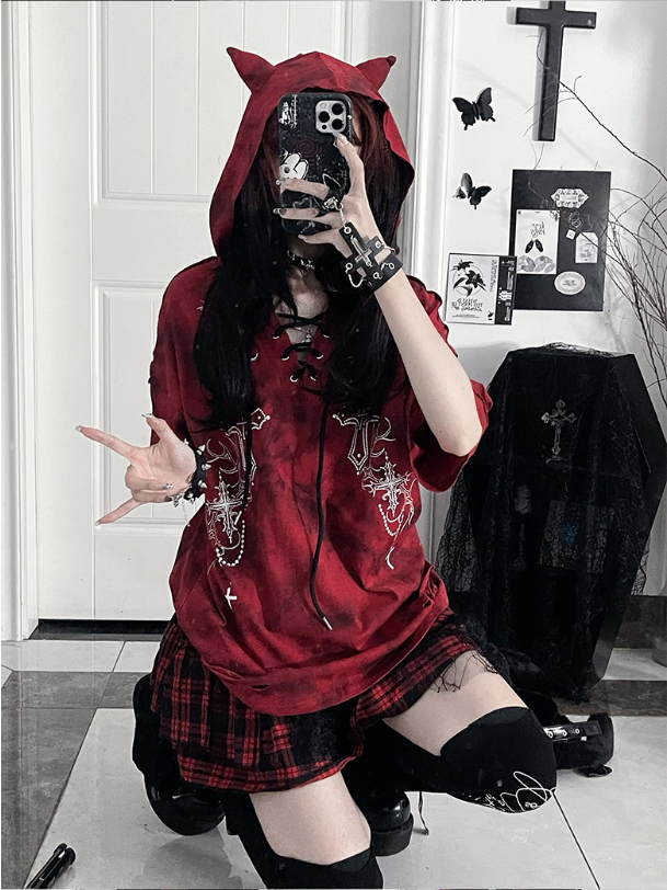 Hood Sleeve Tie-Dye Cross Hoodiewith Gothic PrintDevil Short Horn RedBlack