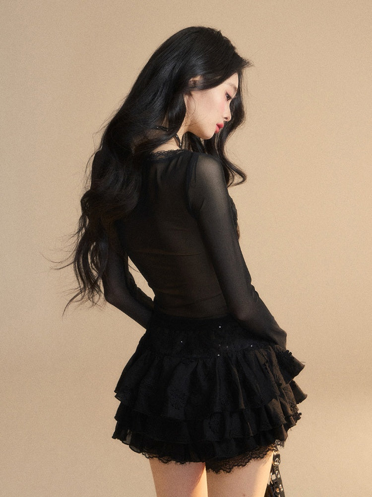 Glamouröses Top mit Strassverzierung, schwarzer V-Ausschnitt, Schmetterlingsstickerei