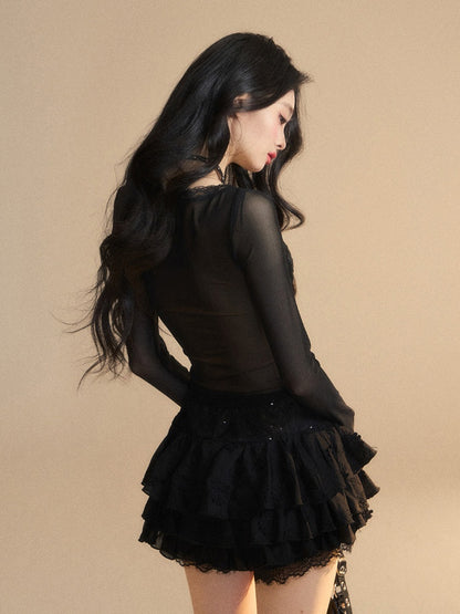 Glamouröses Top mit Strassverzierung, schwarzer V-Ausschnitt, Schmetterlingsstickerei