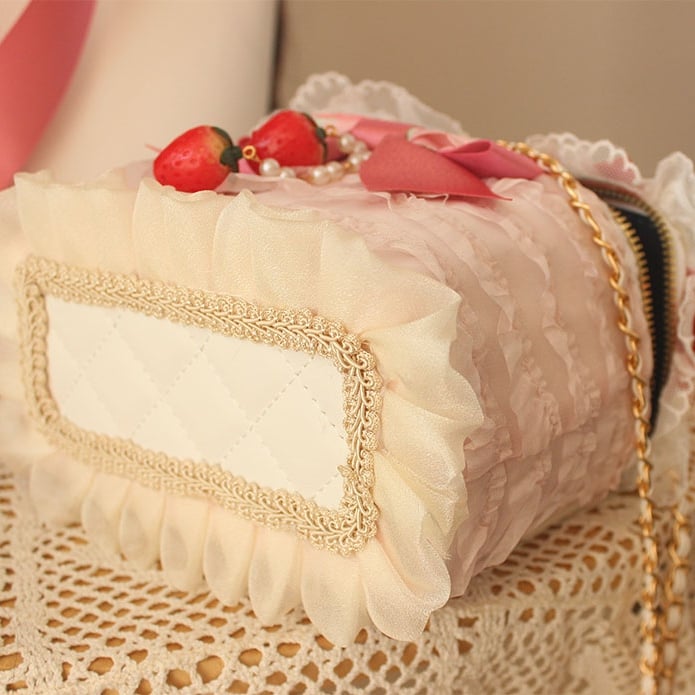 ストロベリービーズチャーム、蝶結びディテール、レーストリムバッグ