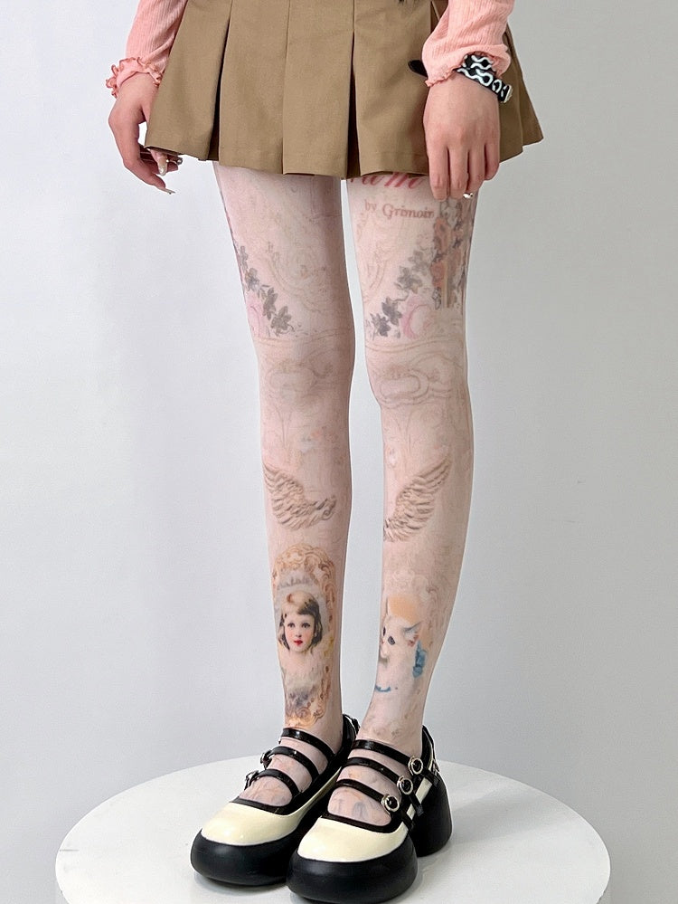 Strumpfhose mit Cartoon-Mädchen- und Katzen-Print in Nude