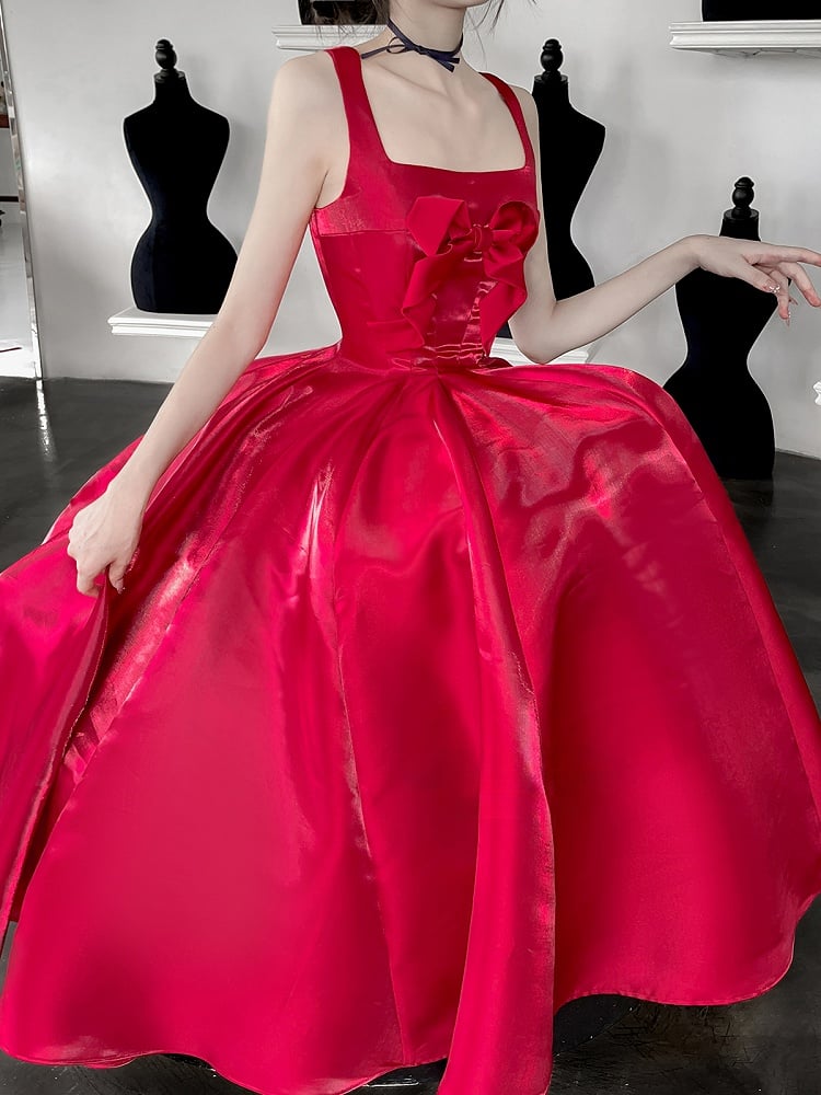 Rotes Weihnachts-Glanzkleid mit Schleife am Mieder, Heimkehrkleid