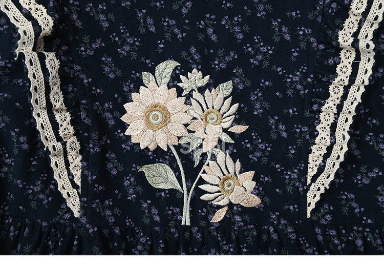 Dunkelblaues Mori Kei Blumenkleid mit Rüschenausschnitt und Blumenmuster