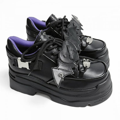 Punk Heart PU-Akzente Schwarze Schnür-Sneaker Fledermaus - Design Flügel Abnehmbar mit Plateau