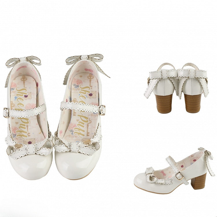 メリージェーンズで装飾されたハートのリボンホワイトのトップ