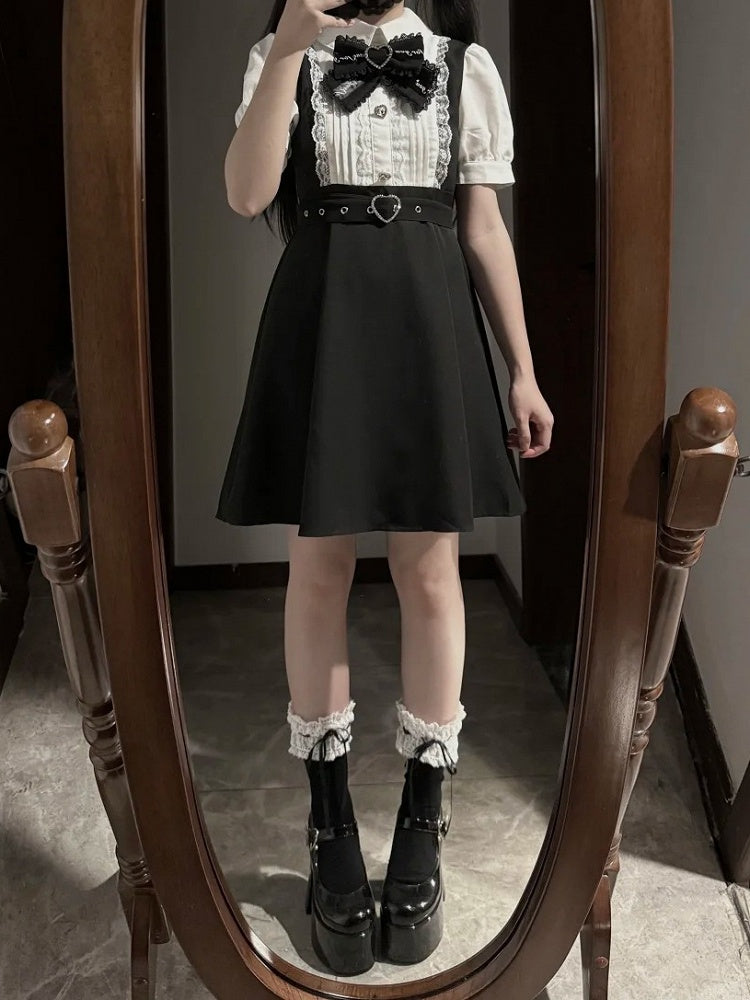 Abnehmbarer schwarzer Overall mit Herzschleife, Jirai-Kleid mit weißer Schnalle, Gürtel in Colorblock-Optik, Krawatte mit Kei-Imitat