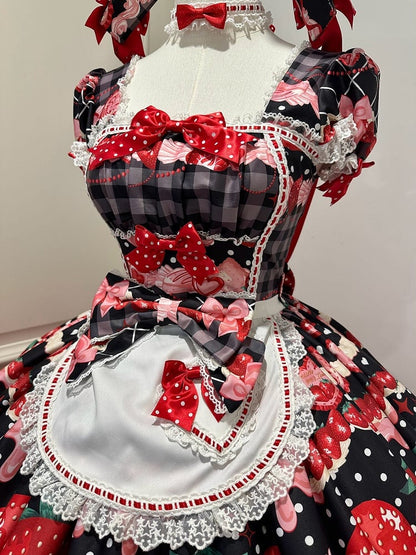XXL-Büstenschürze mit Karomuster für 96–111 cm, Muster: Schwarz, Erdbeere, süßes Kleid, Ausverkaufsgröße, Sommer und Lolita