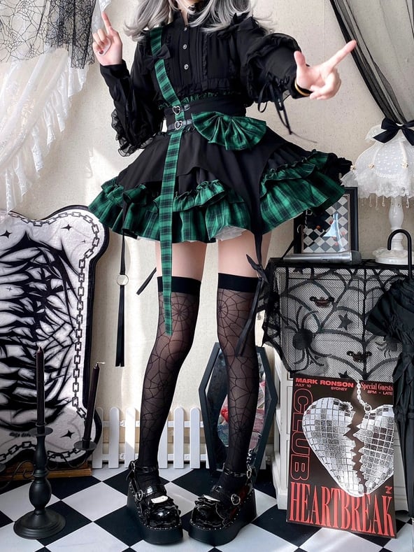 Schwarz-grüner Punk-Idol-Rock mit Karomuster und Trägern