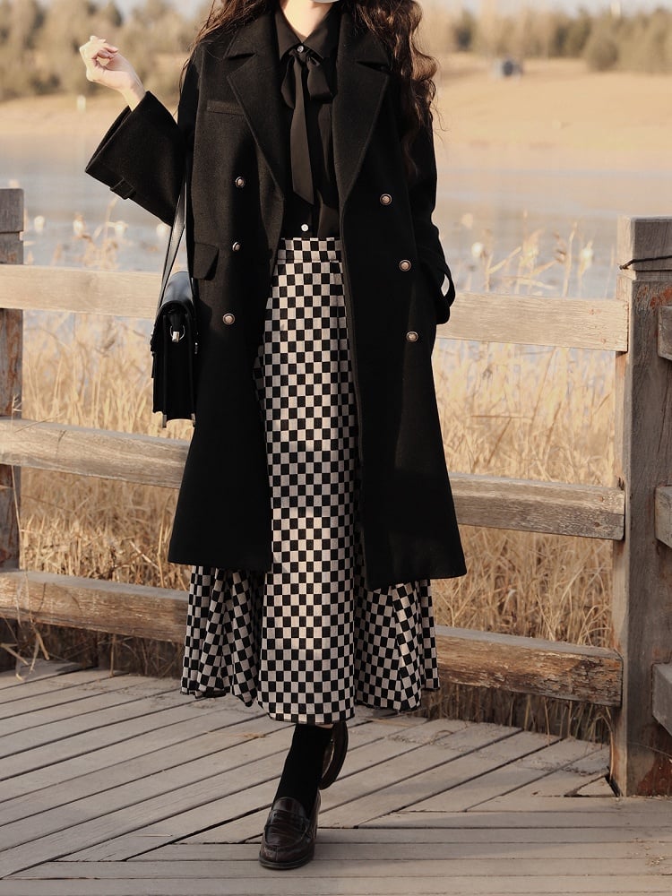 Schwarzer zweireihiger Wollmantel mit Reverskragen