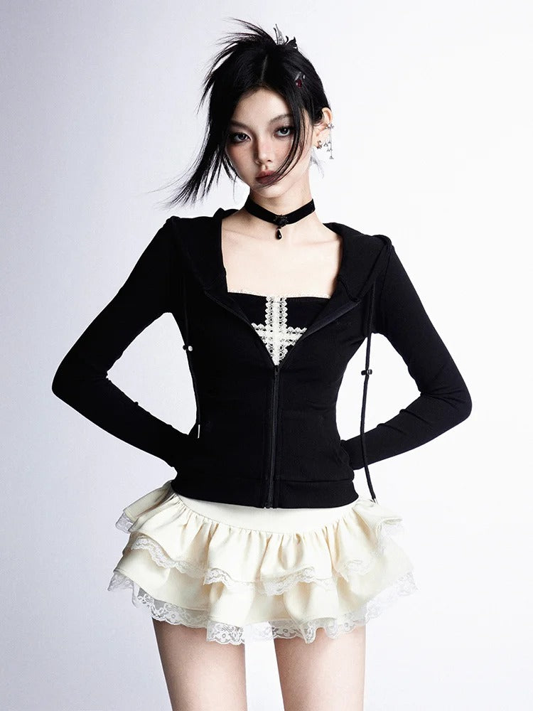 Weiße Spitze, Kreuzdesign, schwarzer, gebogener Saum, glamouröser Mini-Besatz, trägerloser Stufenrock, Spitzenoberteil/Apricot