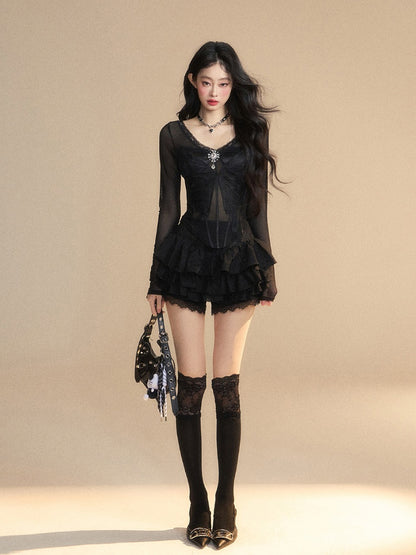 Glamouröses Top mit Strassverzierung, schwarzer V-Ausschnitt, Schmetterlingsstickerei