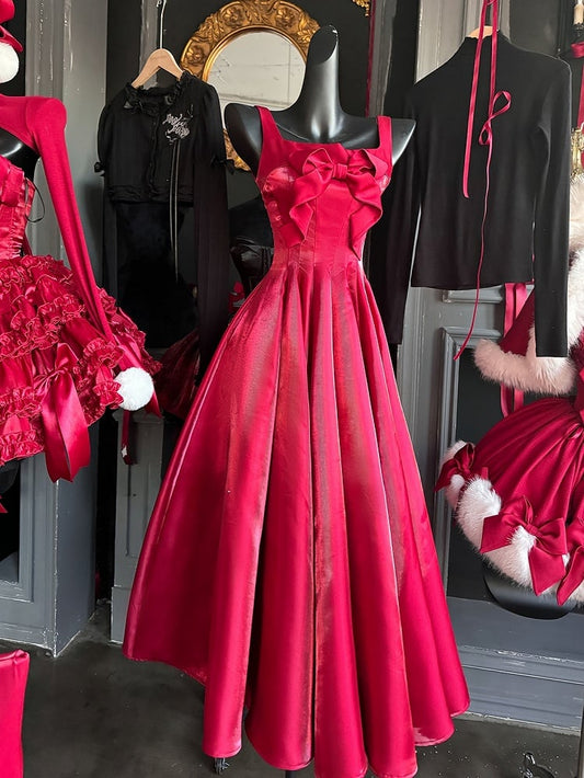 Rotes Weihnachts-Glanzkleid mit Schleife am Mieder, Heimkehrkleid