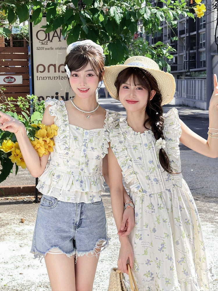 Jeansshorts mit offenem Saum in Blau mit hohem Bund