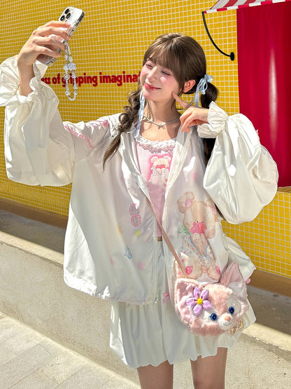 Sonnenschutz-Kapuzenjacke mit entzückendem Bären-Print und Kordelzug am Saum in Weiß