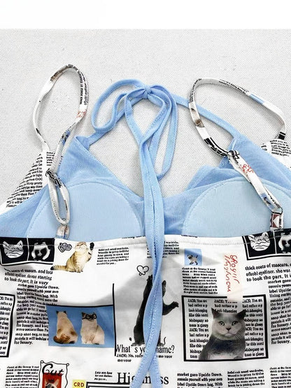 新聞プリントのキャミソールトップ（ブルー）グラマラス