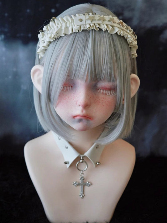 ホワイトハンドメイドの星型スタッドピンフリルKC