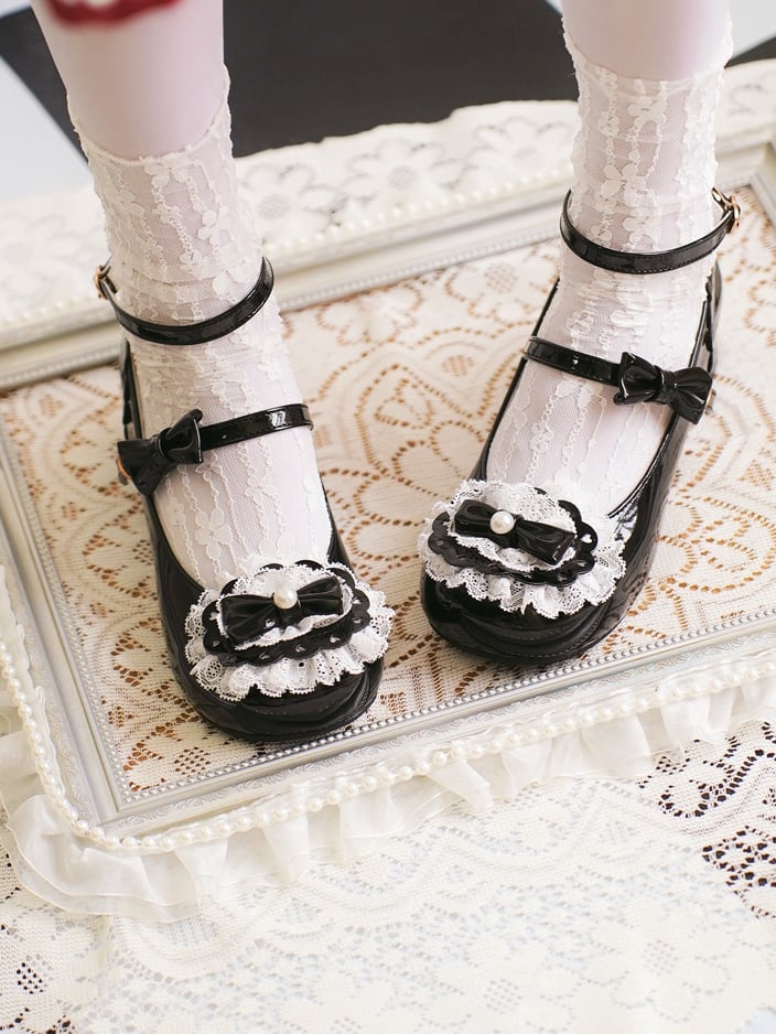 Toe Lace Trim Bow Heart Buckles Shoes at Lolita Black Top Round