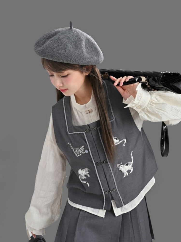 グレーのチャイナドレス風スクエアネックラインの猫刺繍ノットボタンベスト