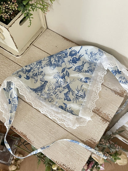 スカラップアイレットトリムフローラルトライアングルスカーフ