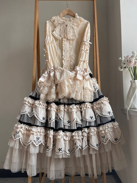 ブラックバニー刺繍レイヤードスカロップトリムヘムロリータスカート