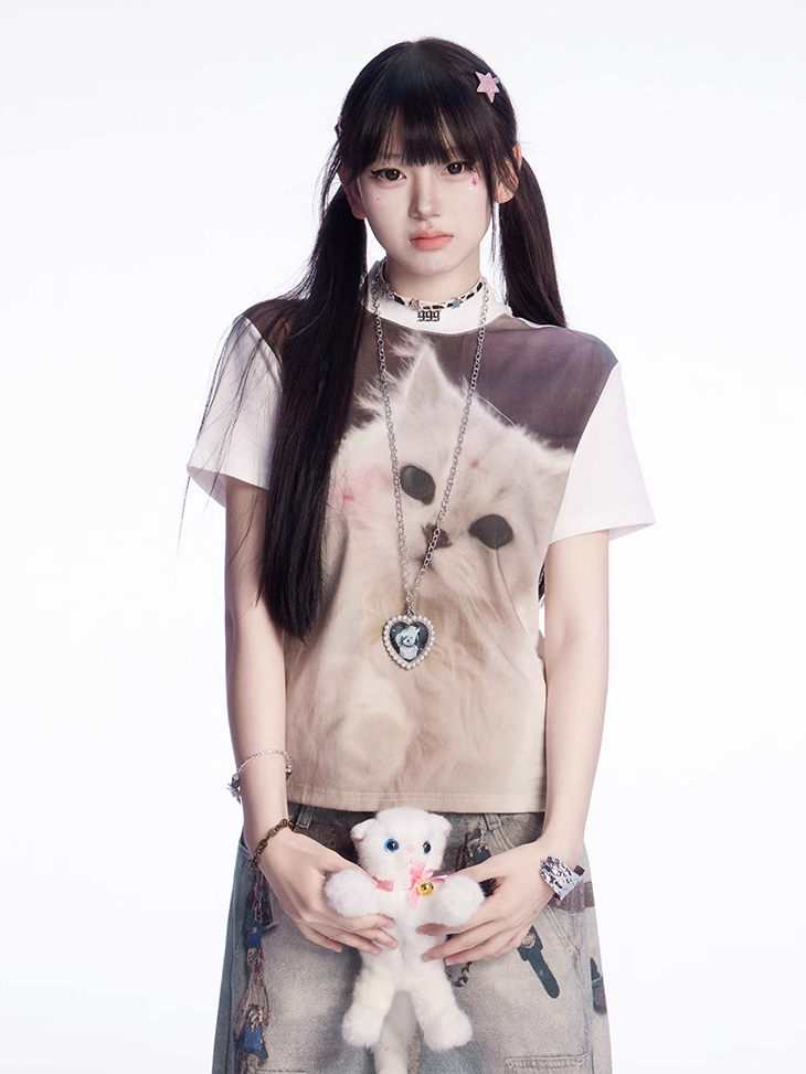 Weißes T-Shirt mit Rundhalsausschnitt und Vintage-Kätzchen-Print in schmaler Passform