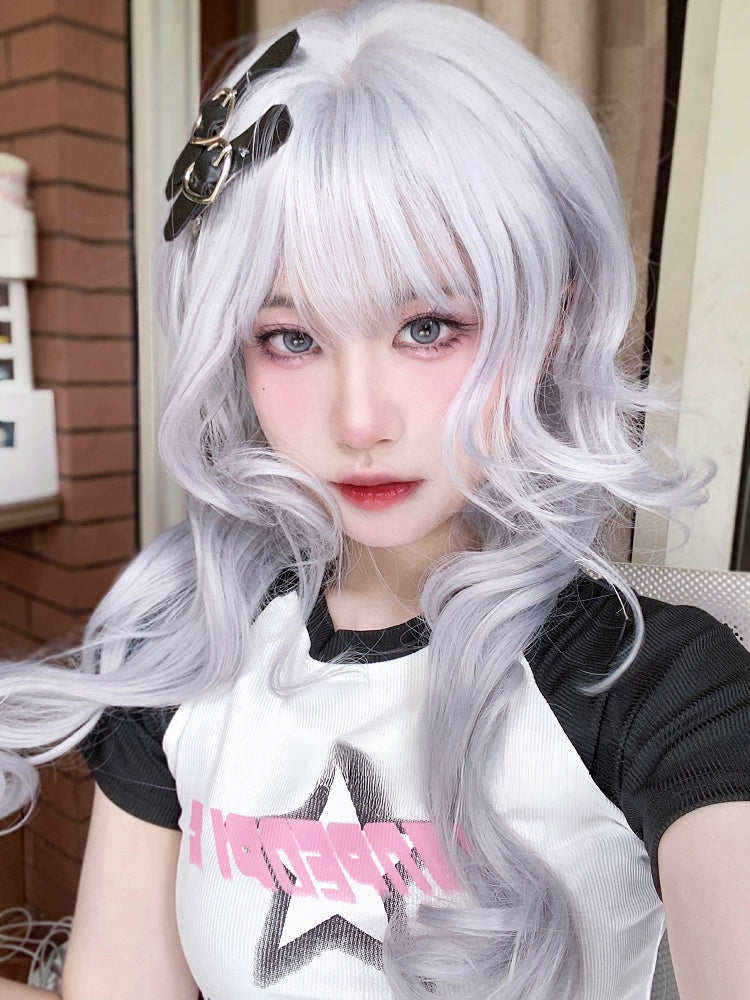 ウィッグの長さ70cm、前髪あり、ウェーブシルバーエア