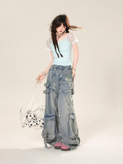 Weite Jeans mit Cargotaschen, blaue Distressed-Löcher, Schnallenriemen