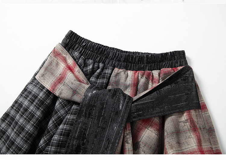 Schwarz-rot karierter Rock mit Taschentuchsaum im Used-Look