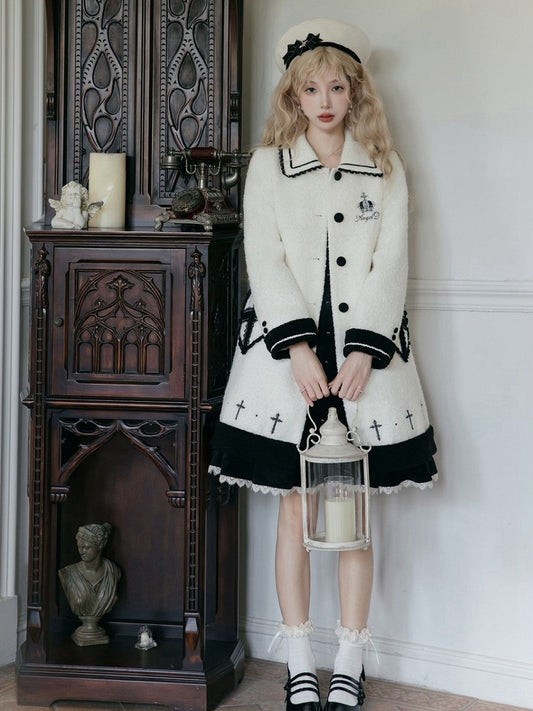 Black Heart-shaped White Embroidery Detail Woolen Pockets with Coat