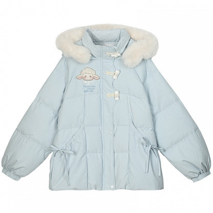 Blauer süßer Daunenmantel mit Lammapplikation und Schleife