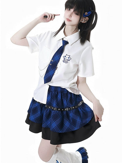 愛らしいクラゲの刺繍入りホワイト半袖シャツ、ブルーチェック柄ネクタイ