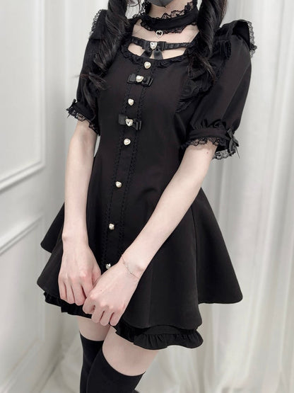 - フリル袖セルフタイボウバックミニドレス + ショートパンツ（ブラック） + ジライケイチョーカーセット