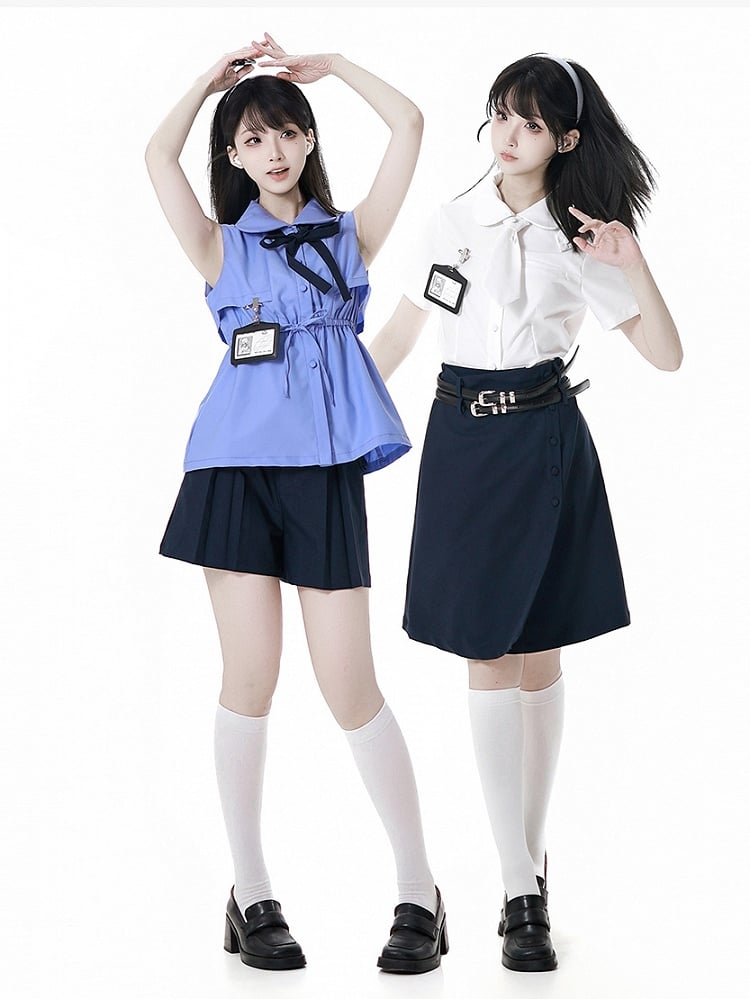 Marineblaue Shorts mit Kellerfalten und Schnallengürtel