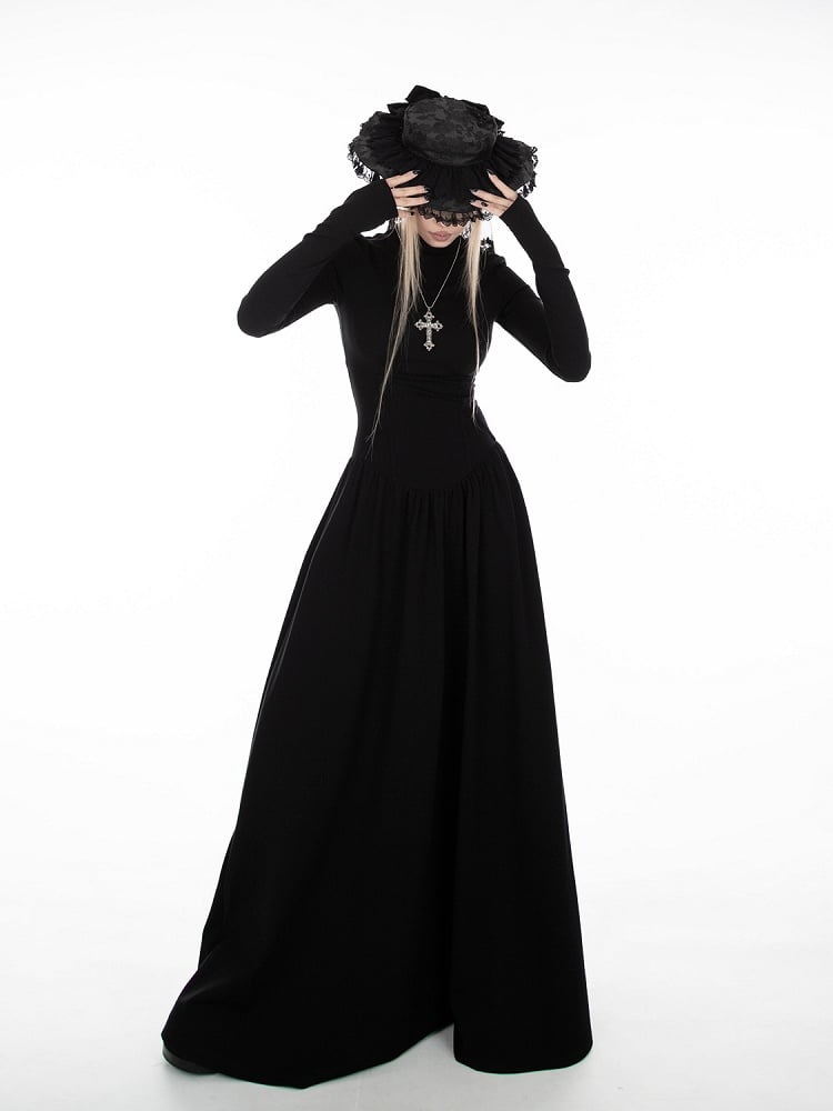 Schwarzes A-Linien-Kleid mit hohem Kragen und gotischen Daumenlochmanschetten