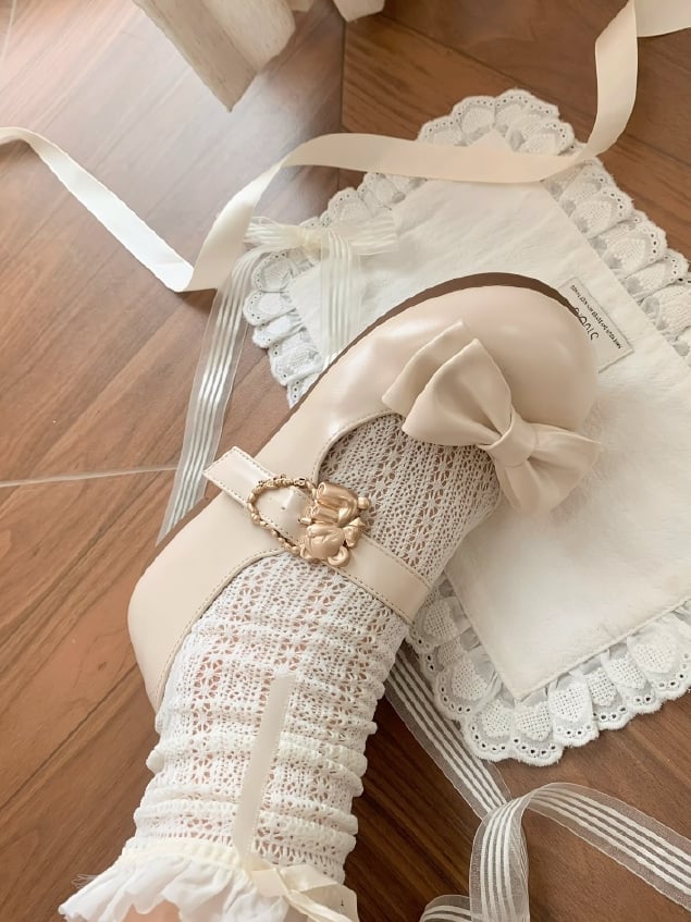 Schleife mit Bär Süße Lolita Schnallen an der Spitze Beige Flats Herz Umarmung