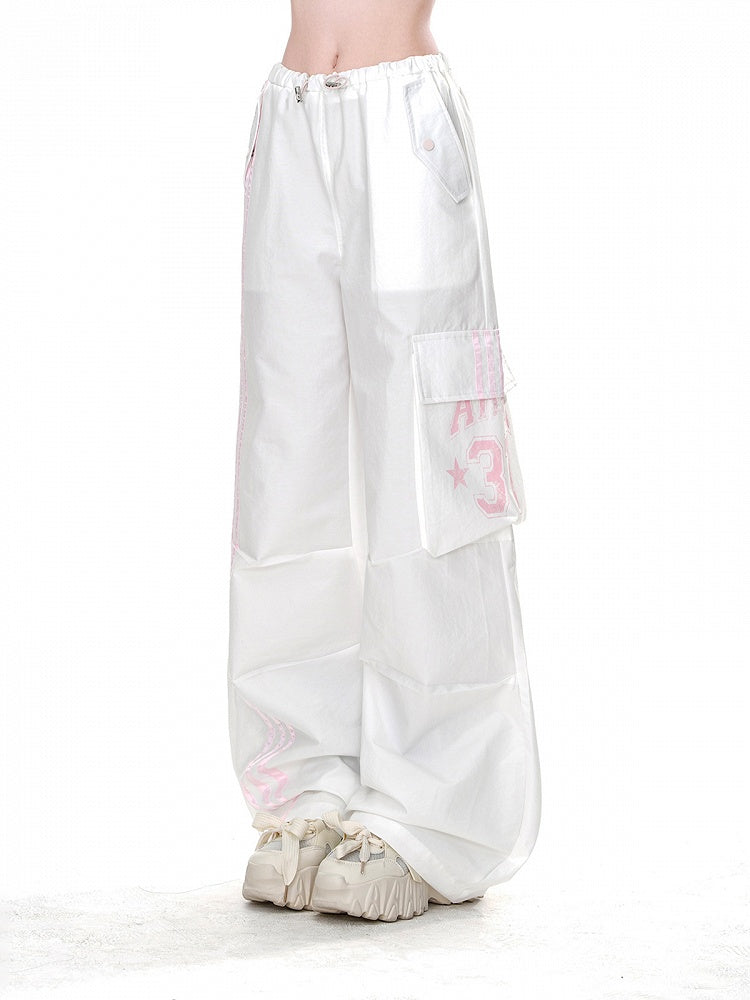 ホワイトのドローストリングウエストカーゴルーズストレートレッグパンツ（ポケット付き）