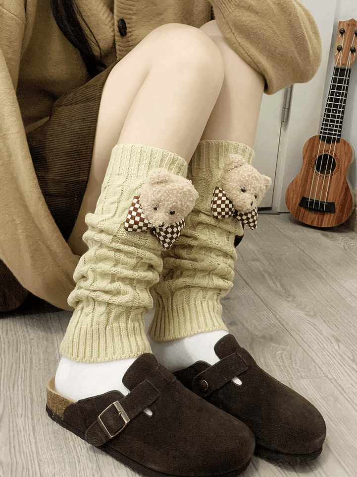 ミルクホワイト Y2K ニットレッグウォーマー（クマのぬいぐるみ付き）