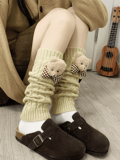 ミルクホワイト Y2K ニットレッグウォーマー（クマのぬいぐるみ付き）