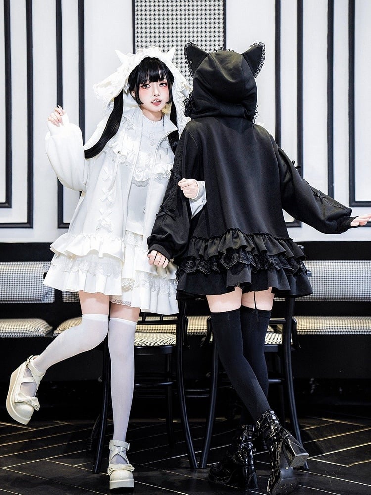 Weißes, hochgeschlossenes Goth-Kleid im Jirai-Kreuz-Stil mit Stickerei und Kei-Motiv