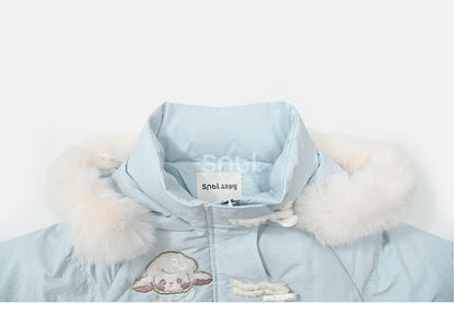 Blauer süßer Daunenmantel mit Lammapplikation und Schleife