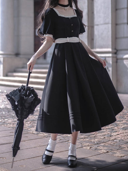 Schwarzes Puffkleid mit elegantem Ausschnitt und Ärmeln