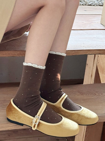 Wadenlange Socken mit gerüschtem Bündchen und Tupfenmuster