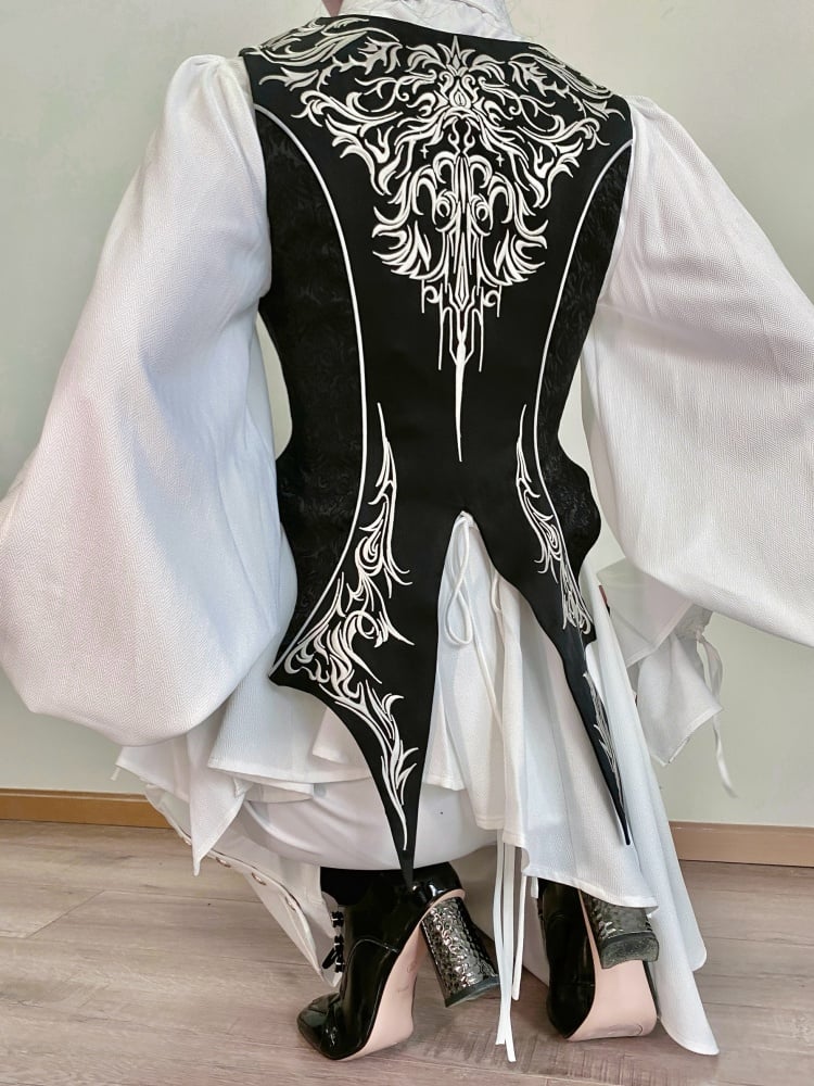 Schwarze Ouji Lolita Weste mit wunderschönen Details