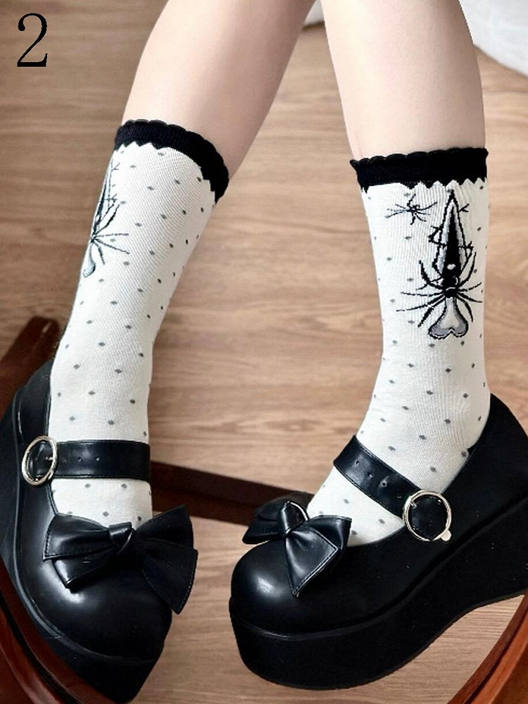 Lolita-Socken mit gepunktetem Schwert und schwarzem Muster und Spinnenmuster